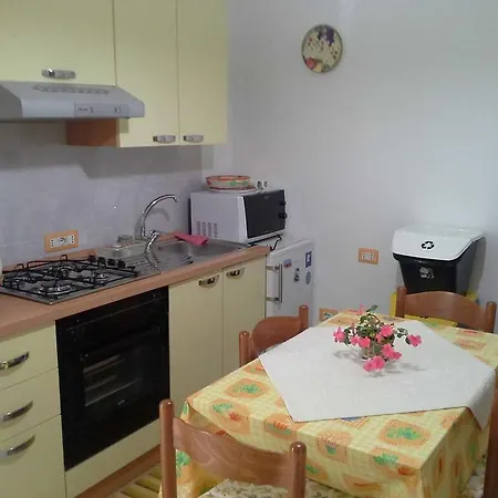 Lovely House דירה Nebida