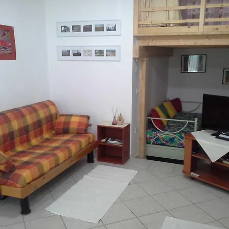 Lovely House דירה Nebida