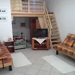 Lovely House דירה *